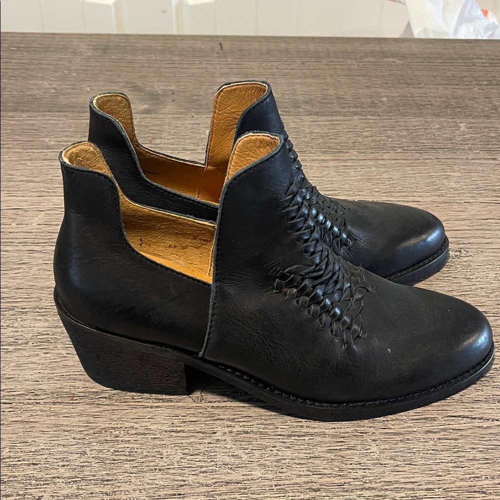 Latigo Anthropologie‎ Kick Soft Leather Woven Western Booties Black Size 7